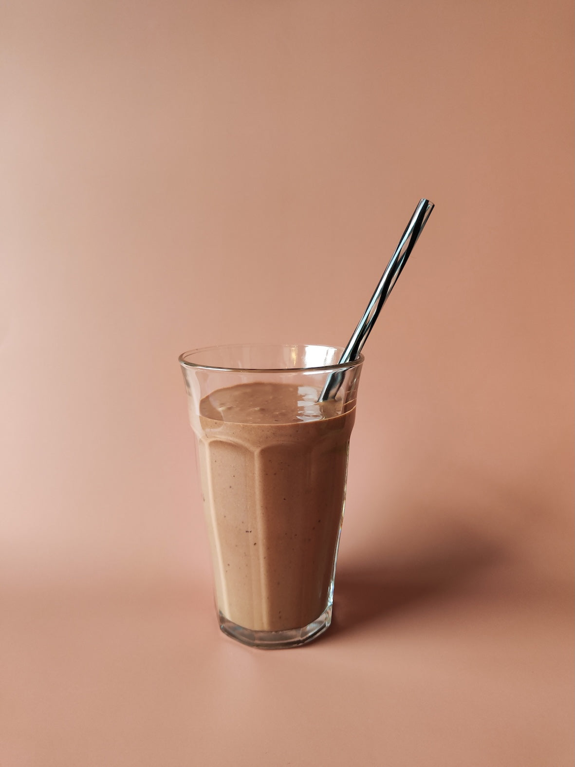 Chocoladeshake met cacaopoeder, vanille maaltijdshakepoeder en kokosdrink